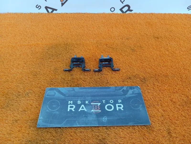 Петля двери багажника