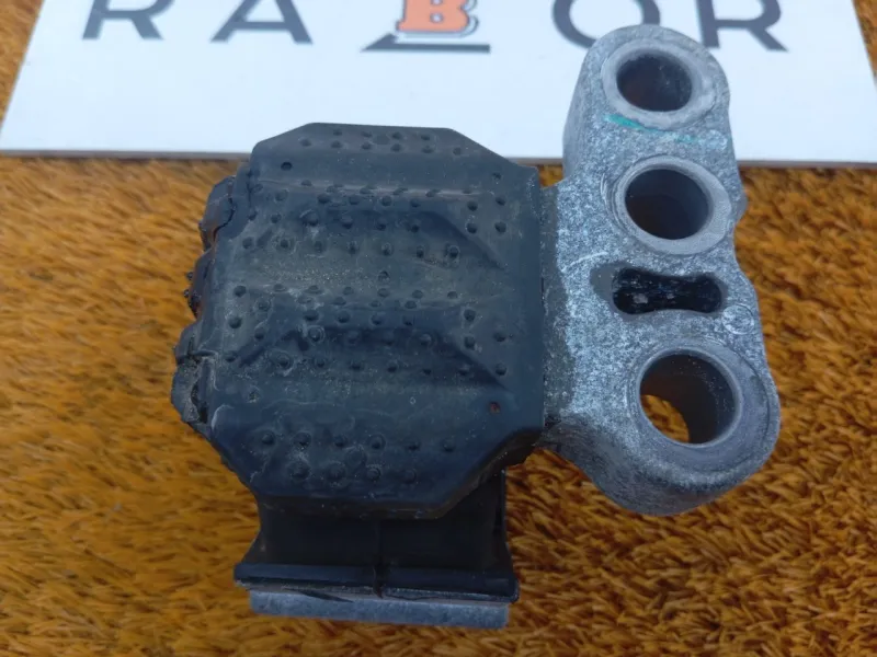 Подушка двигателя