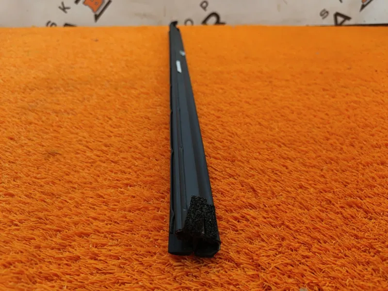 Уплотнитель стекла двери