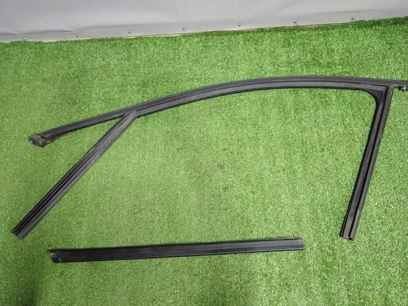 Уплотнитель стекла двери