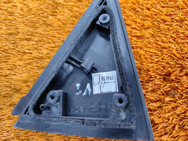 Уголок двери