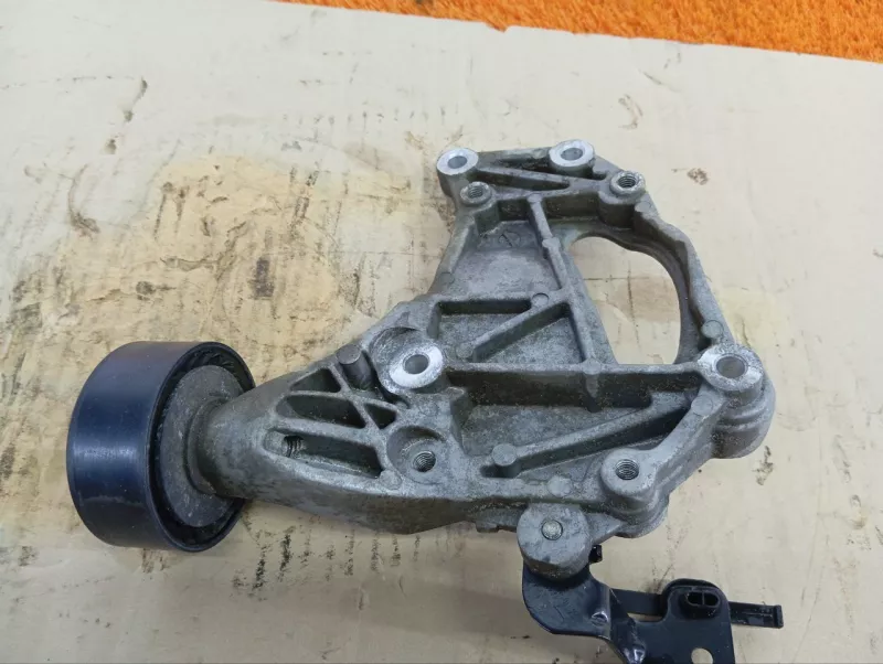 Кронштейн компрессора кондиционера