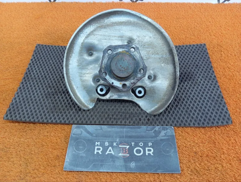 Кулак поворотный