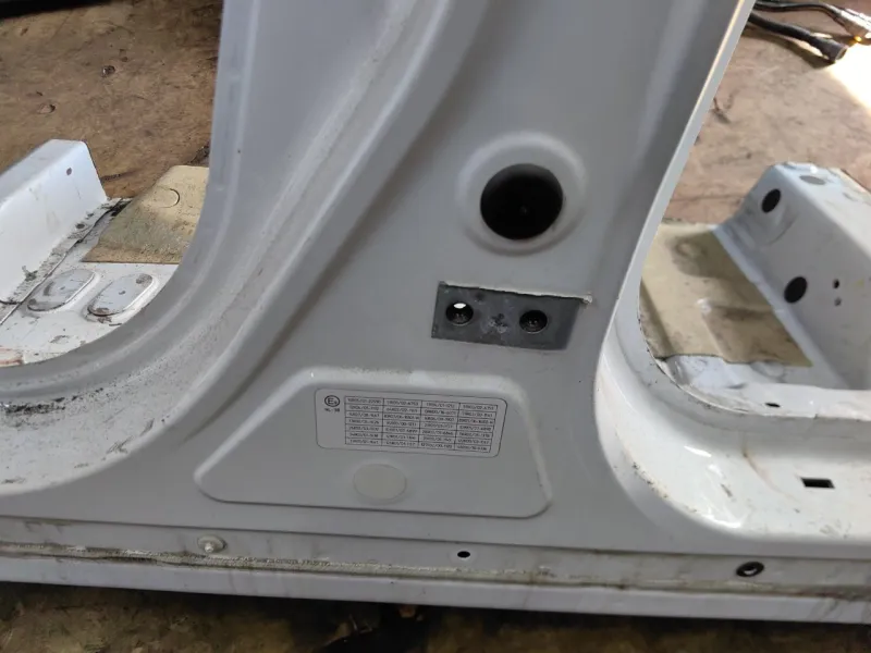 Порог с центральной стойкой