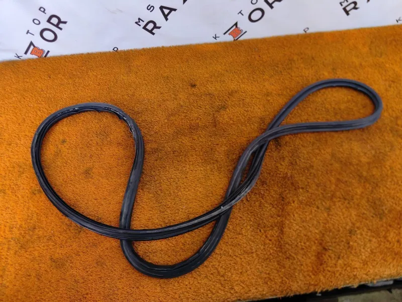 Уплотнитель багажника