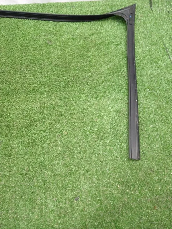 Уплотнитель стекла двери