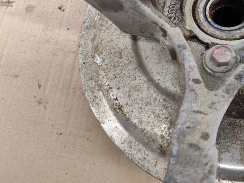 Кулак поворотный