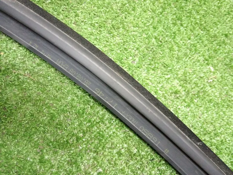 Уплотнитель стекла двери