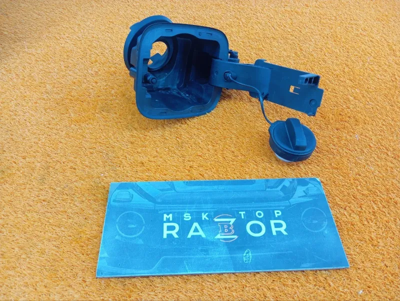 Лючок топливного бака