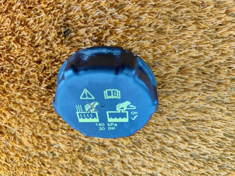 Крышка расширительного бачка