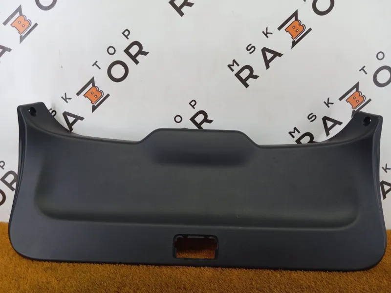 Обшивка двери багажника