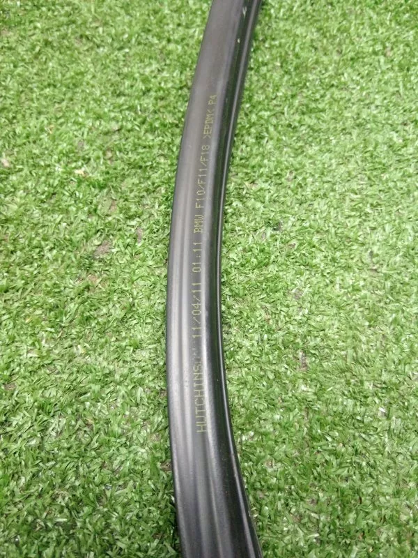 Уплотнитель стекла двери