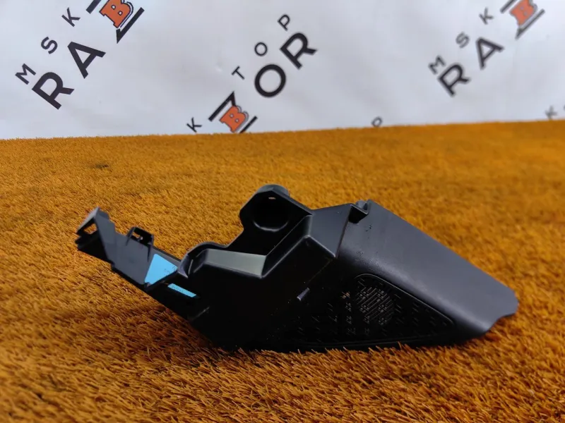 Уголок двери