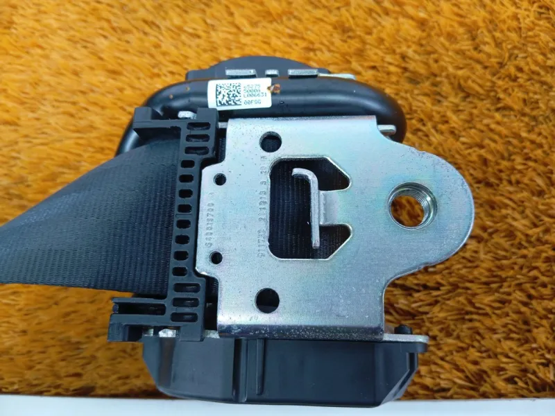 Ремень безопасности