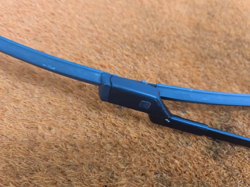 поводок стеклоочистителя