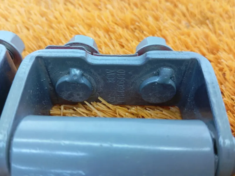 Петля двери багажника