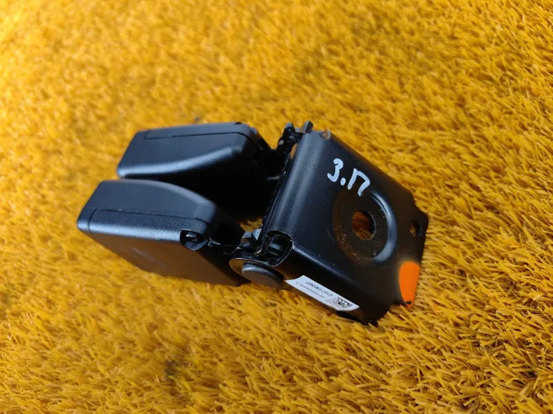 Ответная часть ремня безопасности