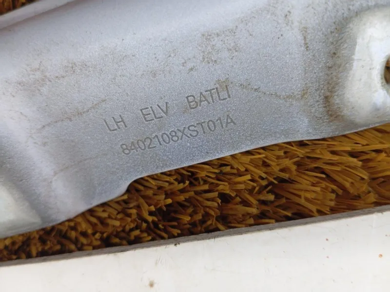 Петля капота