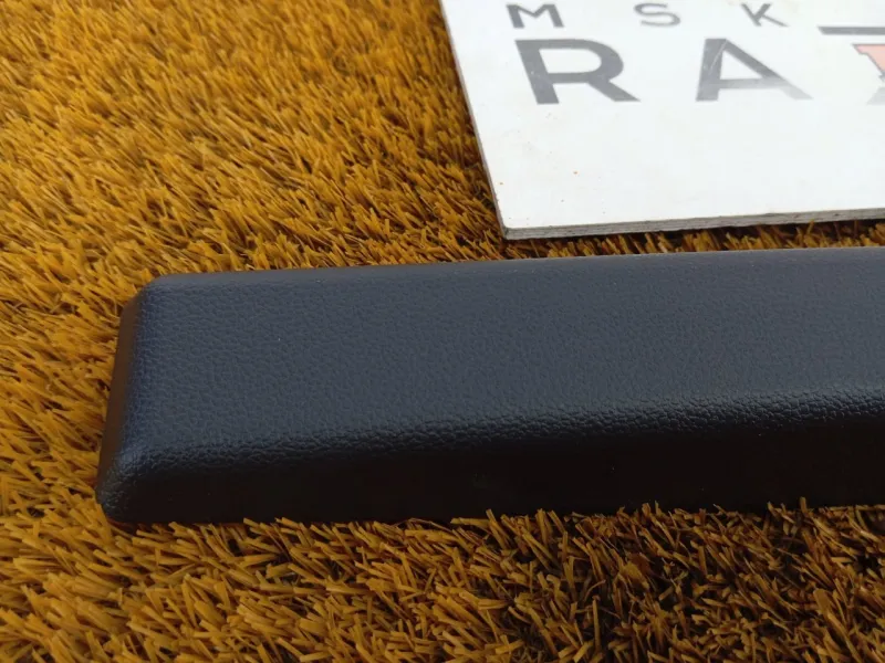 Накладка крышки багажника