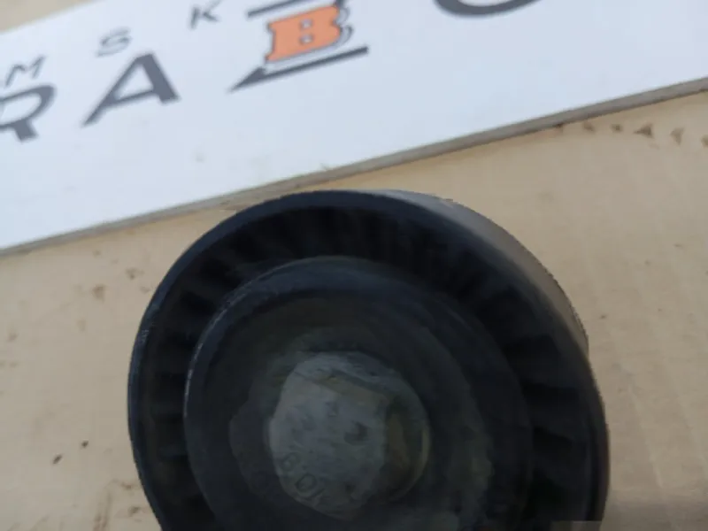 Ролик обводной навесного оборудования