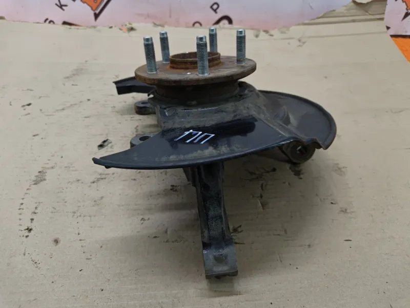 Кулак поворотный