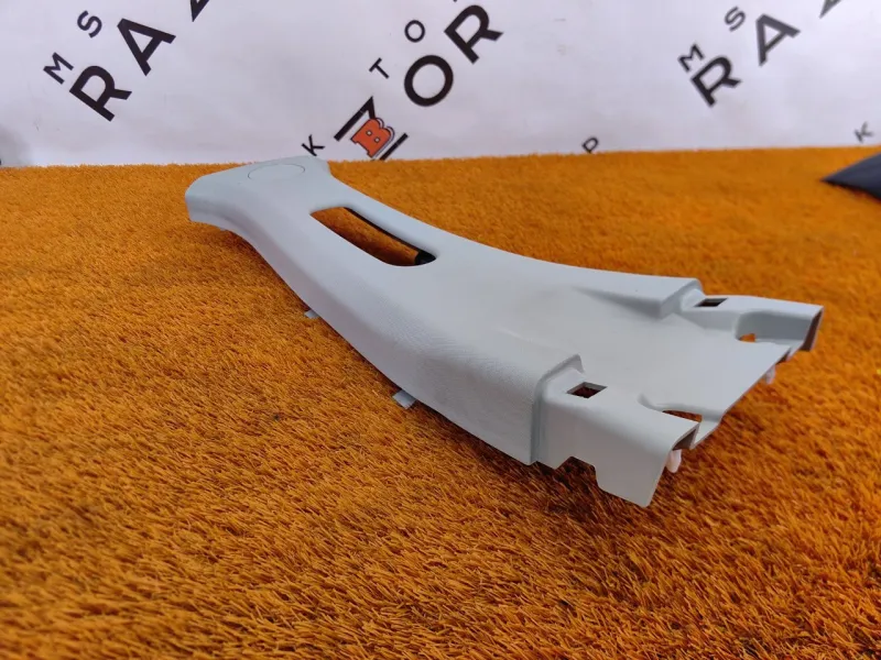 Обшивка центральной стойки