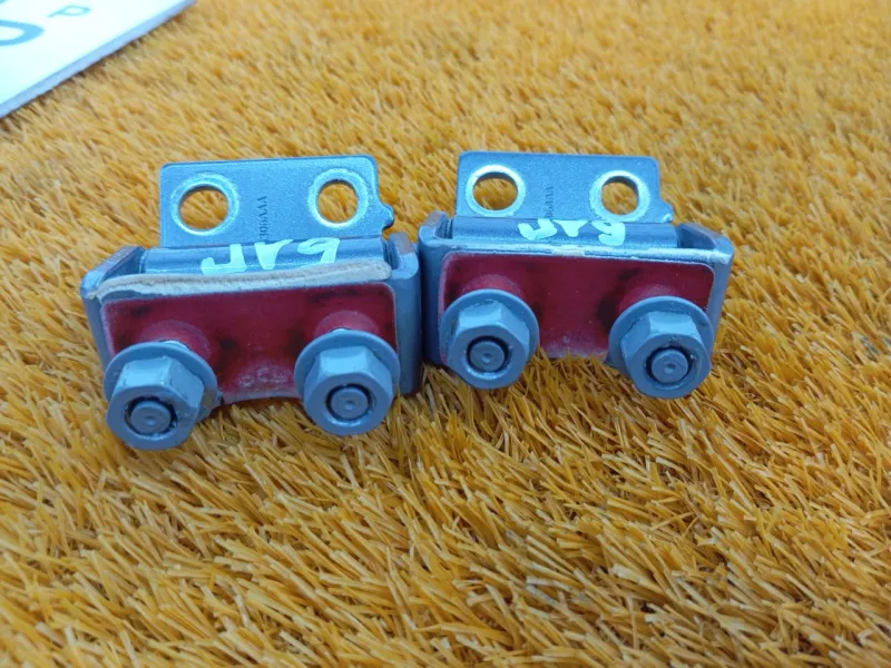 Петля двери багажника