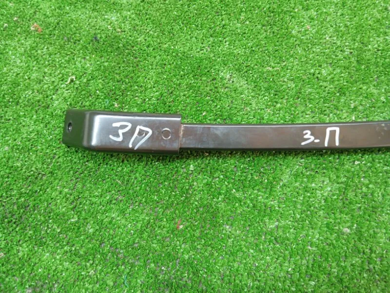 Направляющая стекла двери