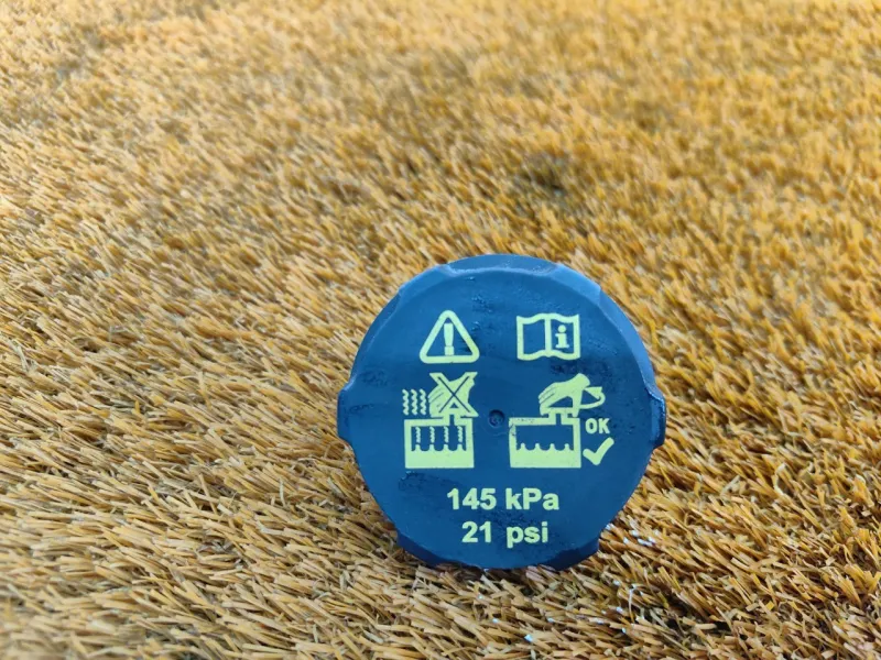 Крышка расширительного бачка