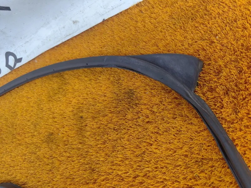 Уплотнитель двери