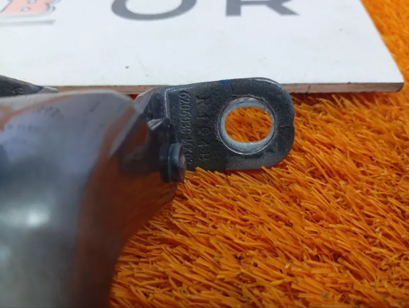 Петля двери