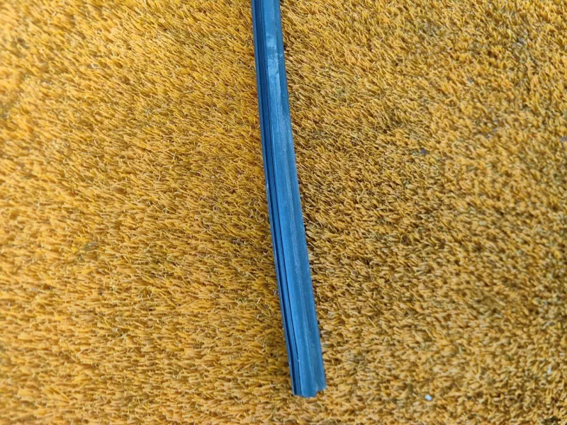 Уплотнитель стекла двери