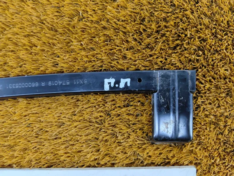 Направляющая стекла двери