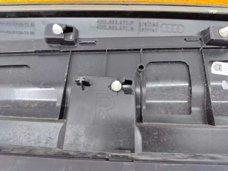 Накладка двери Audi Q7 2019 4M0853970F, задняя правая