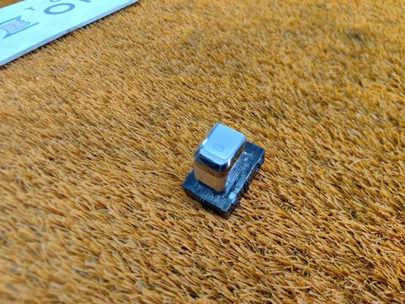 Кнопка стеклоподъемника