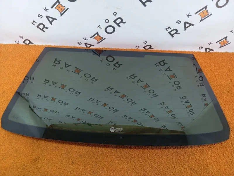 Стекло заднее