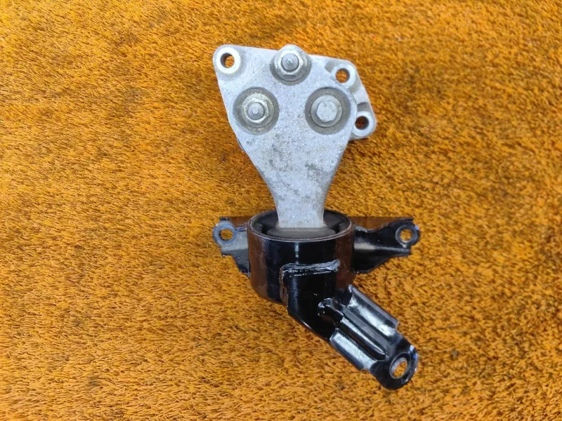 Подушка двигателя