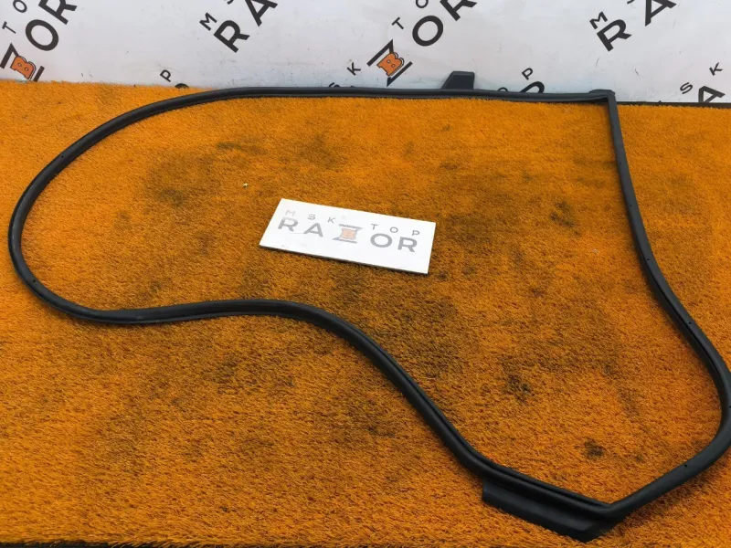 Уплотнитель двери