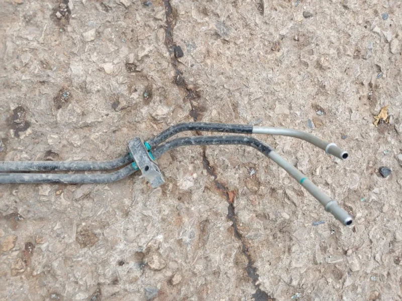 Трубка топливная