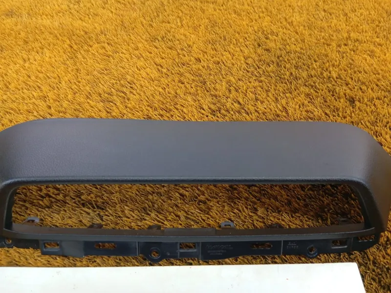 Декоративная накладка торпедо под дефлектор