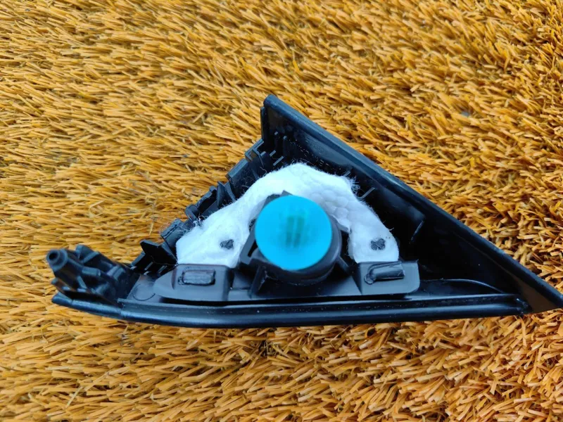 Уголок двери