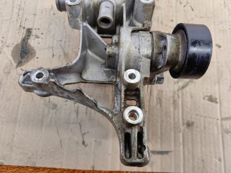 Кронштейн генератора