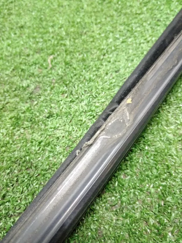 Уплотнитель стекла двери