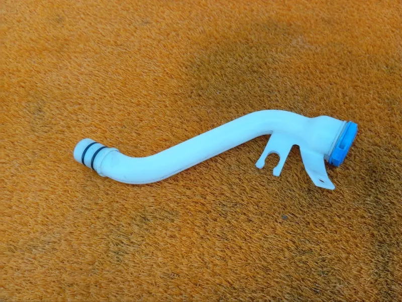 Горловина бачка стеклоомывателя