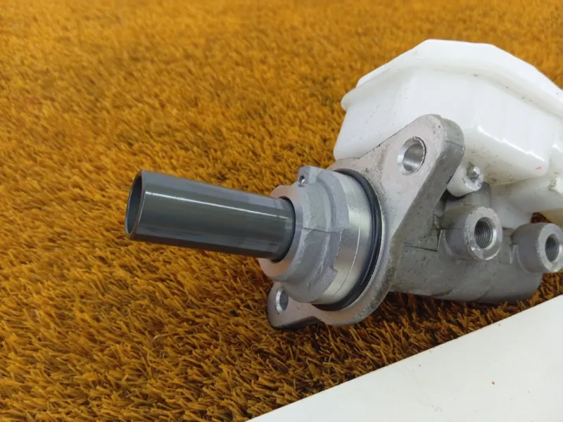 Главный тормозной цилиндр