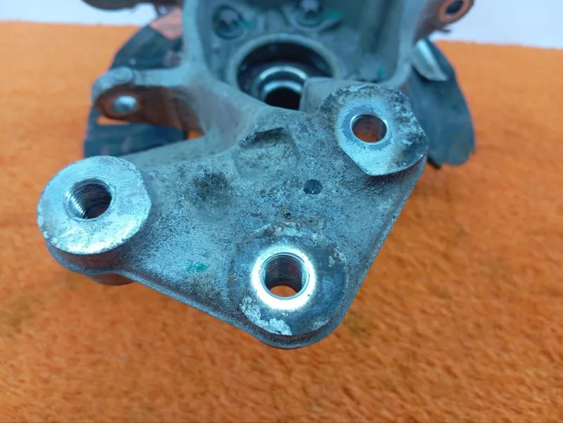 Кулак поворотный