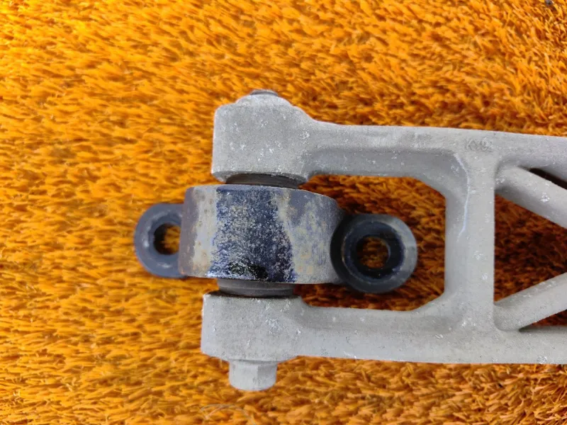 Опора двигателя