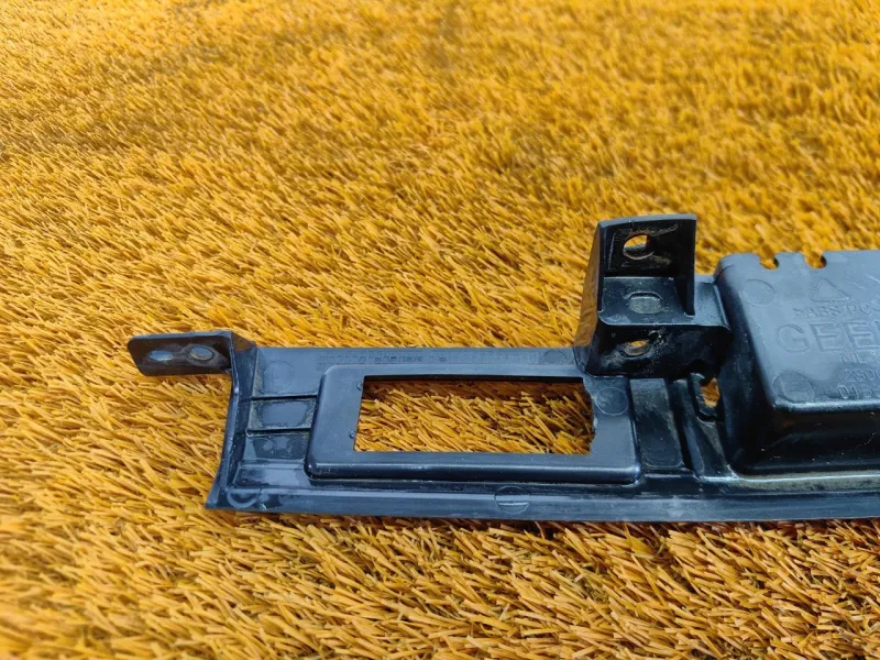 Накладка крышки багажника