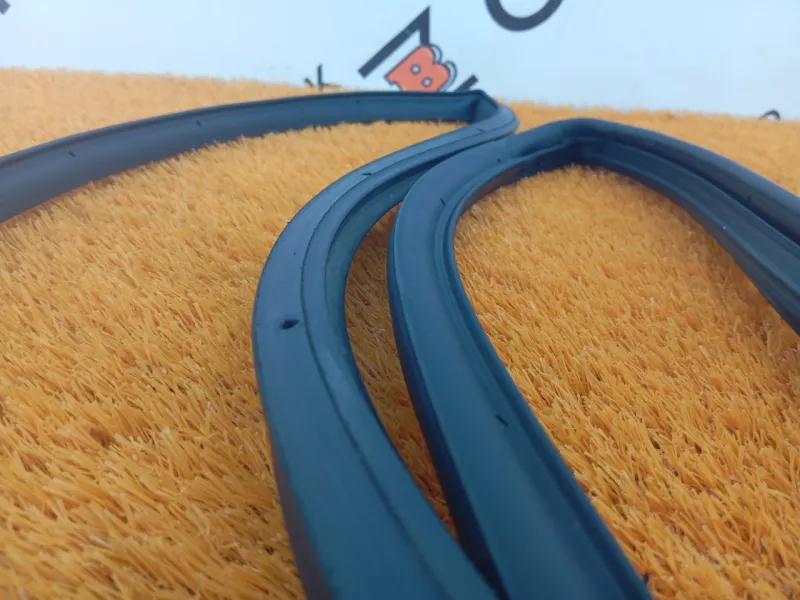 Уплотнитель двери