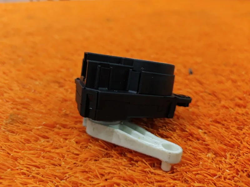 Моторчик заслонки печки